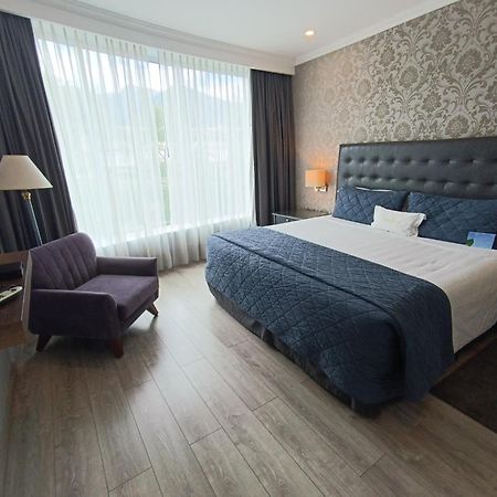 Aparta Hotel Torres De Suites キト エクステリア 写真