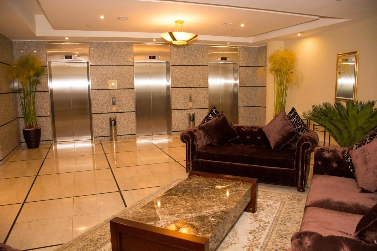 Aparta Hotel Torres De Suites キト エクステリア 写真