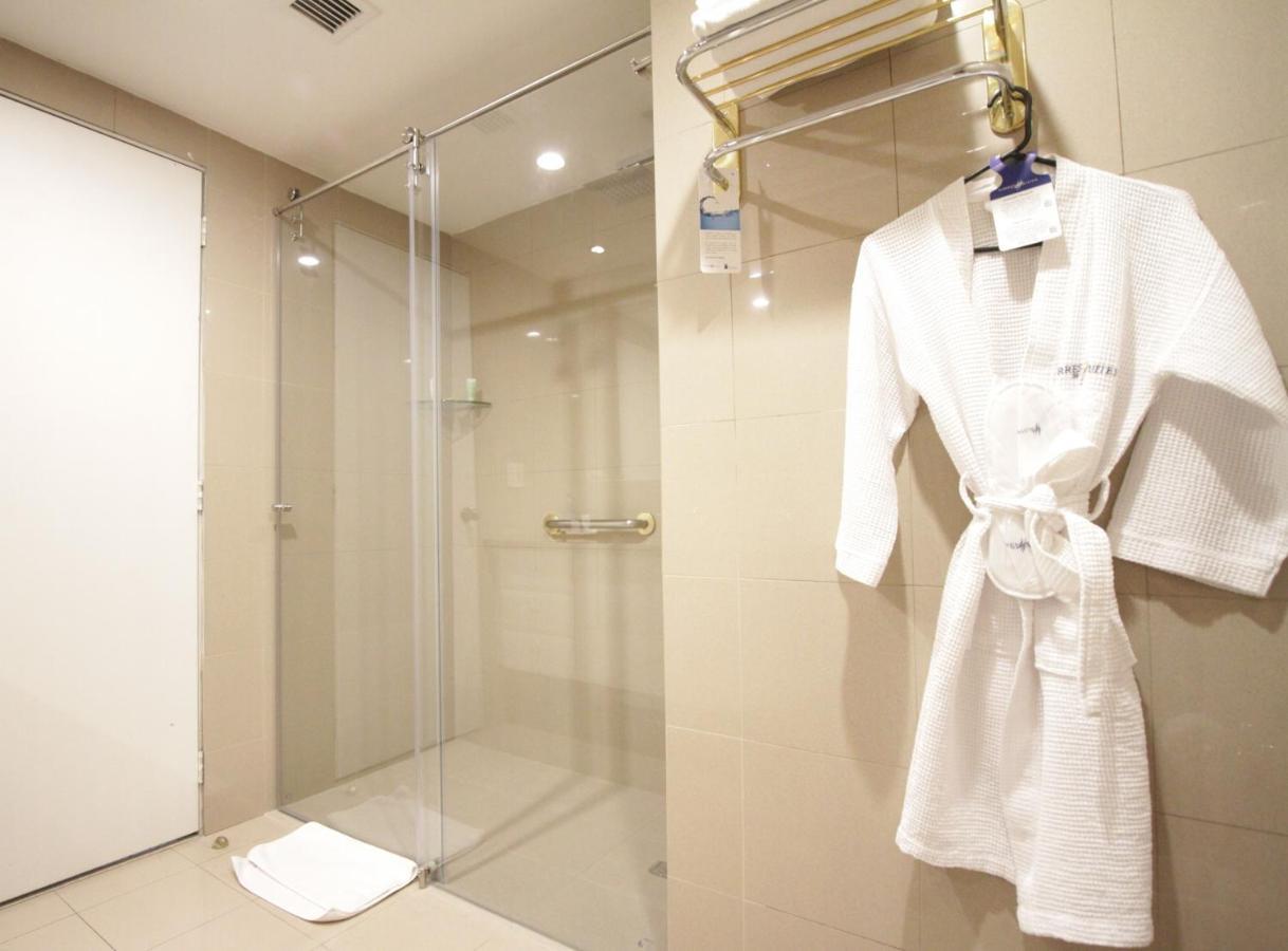 Aparta Hotel Torres De Suites キト エクステリア 写真