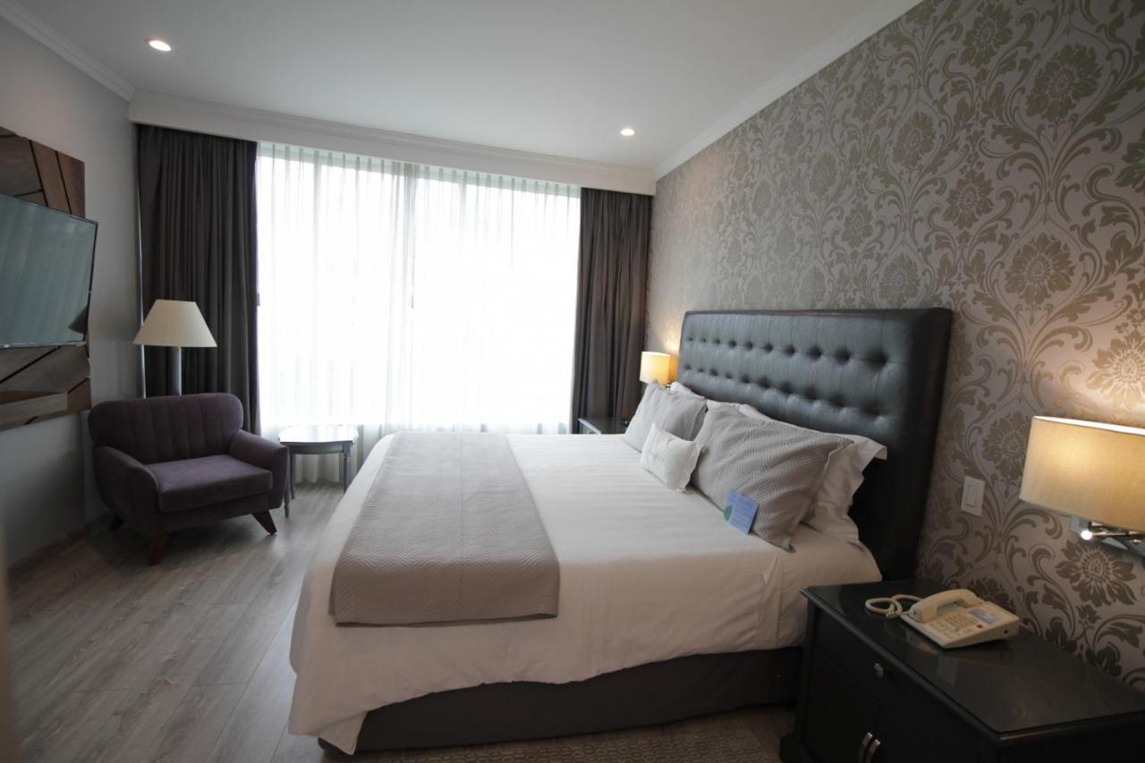 Aparta Hotel Torres De Suites キト エクステリア 写真