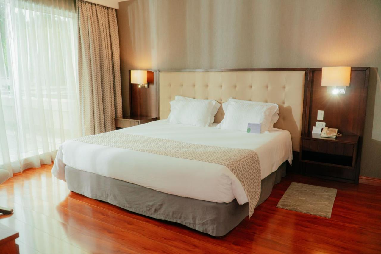 Aparta Hotel Torres De Suites キト エクステリア 写真