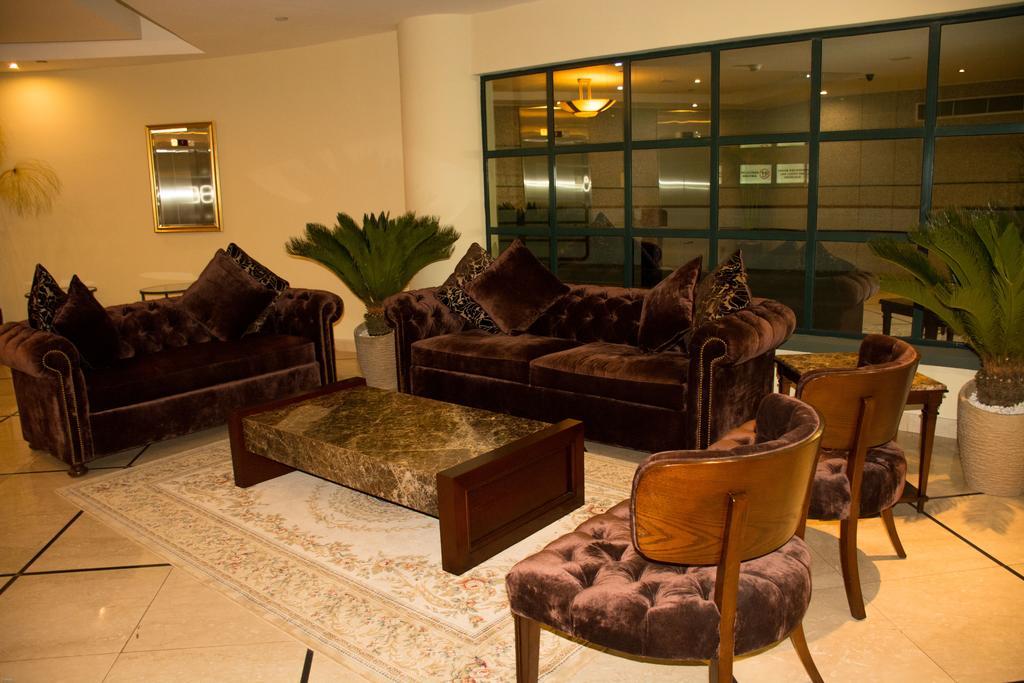 Aparta Hotel Torres De Suites キト エクステリア 写真