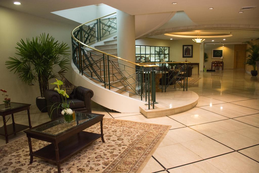 Aparta Hotel Torres De Suites キト エクステリア 写真