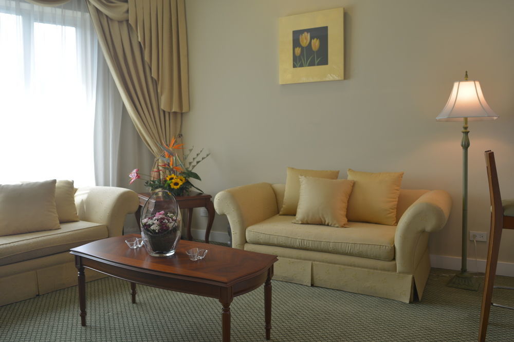 Aparta Hotel Torres De Suites キト エクステリア 写真