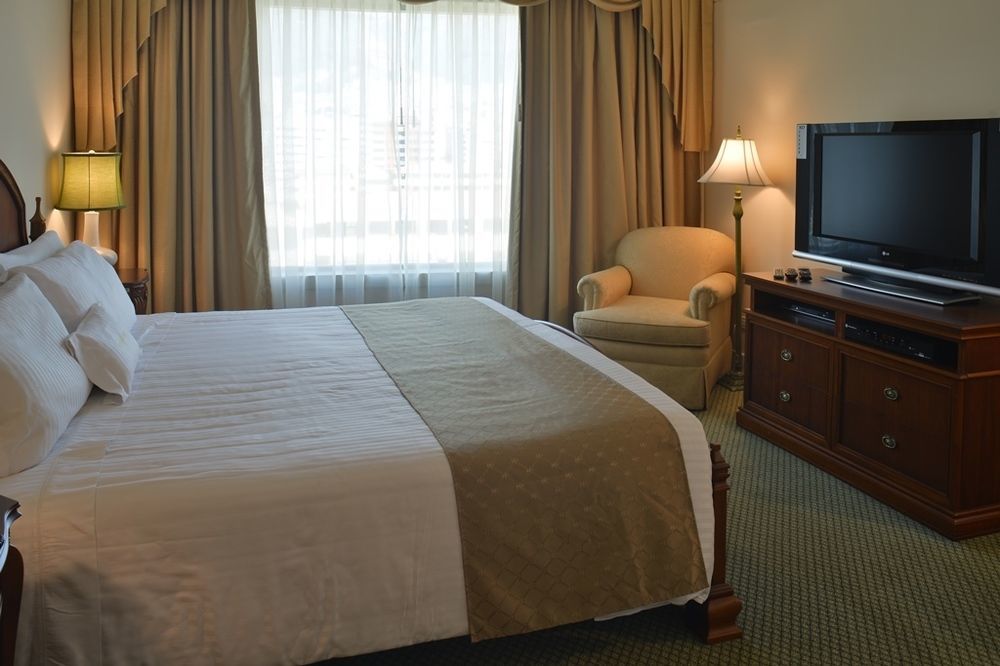Aparta Hotel Torres De Suites キト エクステリア 写真