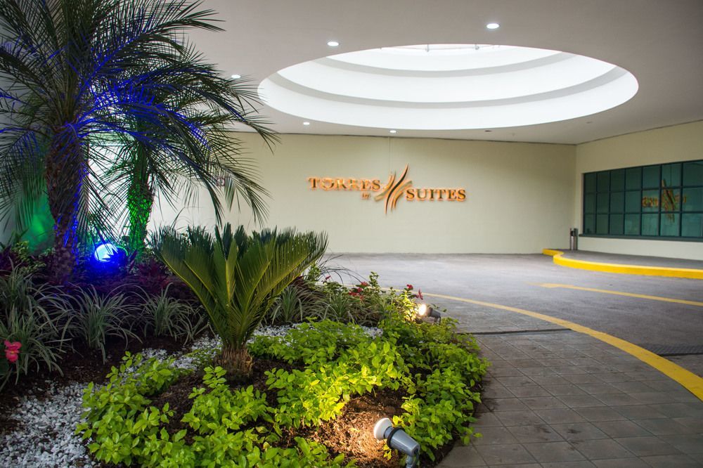 Aparta Hotel Torres De Suites キト エクステリア 写真
